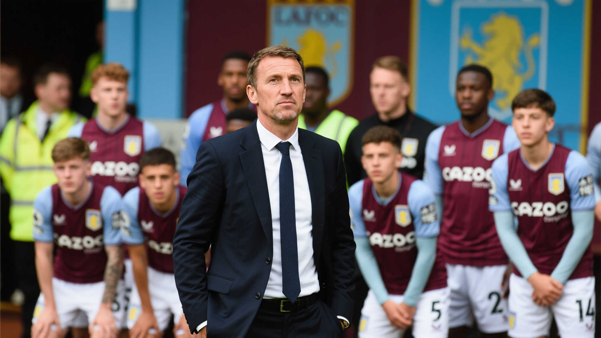 通过大刀阔斧地重组阵容，他希望能释放资金并为年轻潜